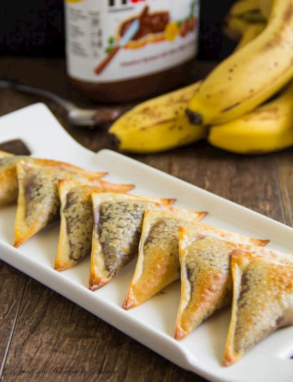 Banana Nutella wontons are easy and delicious treats. Caramelized banana slice covered with Nutella and wrapped in crunchy wonton wraps... What’s not to love here? 