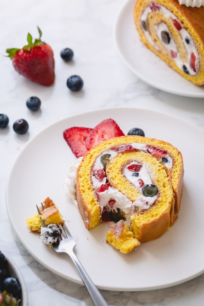Effortlessly impressive, this simple roll cake is my go-to last minute dessert. #rollcake #swissroll