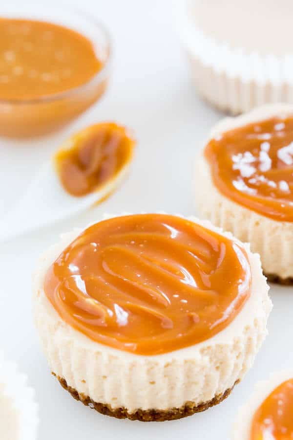 Irresistibly smooth and creamy, these chai latte no-bake mini cheesecakes are perfect indulgence on gloomy fall days. Especially delicious with creamy caramel dip and sea salt!
