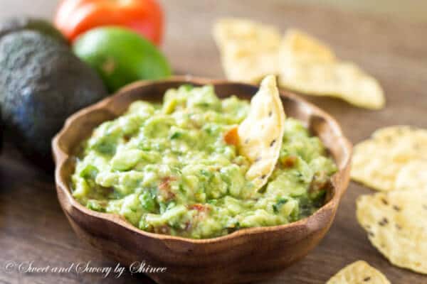 This simple guacamole recipe is for every guacamole purists out there. Super easy, basic guacamole that every party should have!