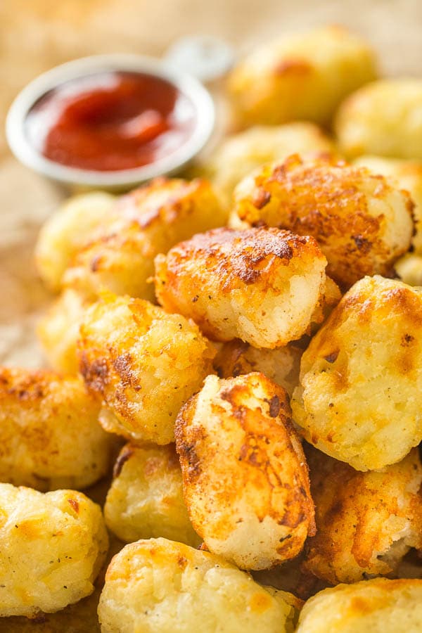 You need only 3 main ingredients for these fluffy, cheesy homemade tater tots. Baked or fried, these little bites are perfect snack for kids and adults alike!