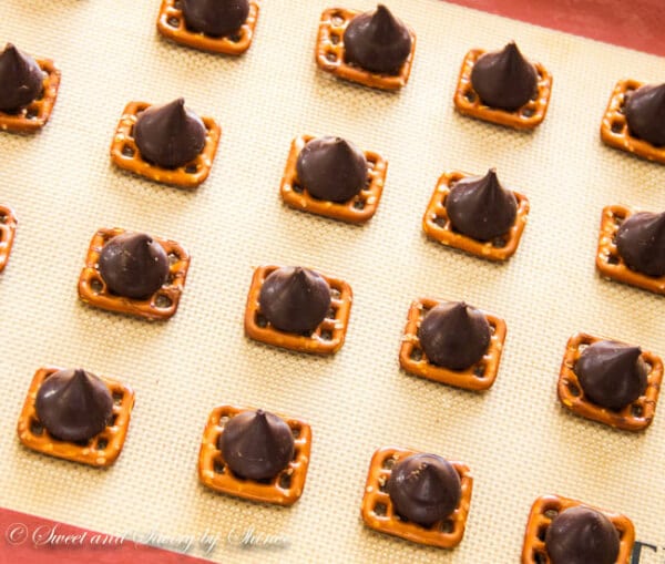 Chocolate Goldfish Bites - step-by-step