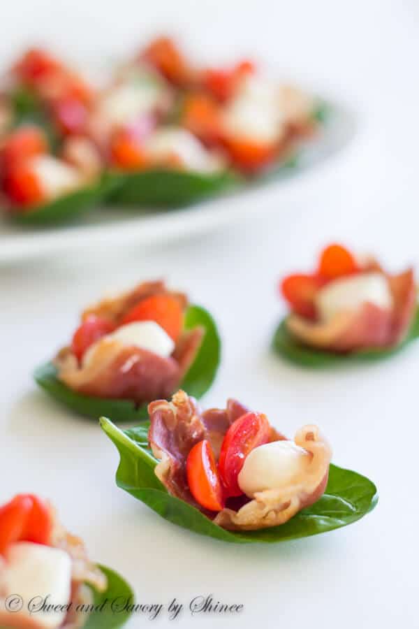Super easy, festive red and green holiday appetizer. Only 5 ingredients and 15 minutes required to make these sweet and salty prosciutto cups. 