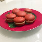 red-velvet-macarons