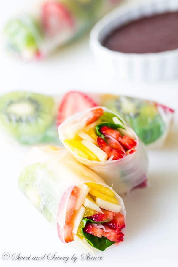 These rainbow fruit spring rolls are an ultimate summer treat for all the fruit-lovers, chocolate-lovers and caramel-lovers! Bonus, a fun video tutorial is included!