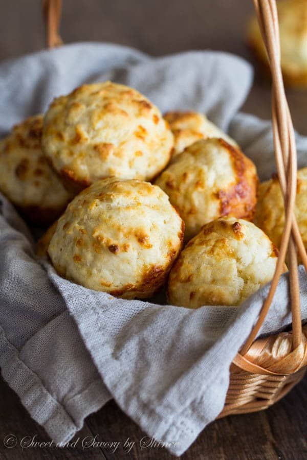 Seriously the easiest biscuits from scratch! These dump n' stir cheesy garlic biscuits require only 5 minutes of your time.