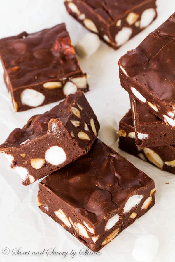 Smooth and silky chocolate fudge loaded with mini marshmallows and crunchy almonds! This rocky road fudge takes less than 30 minutes to make and it's a must for this holiday season!