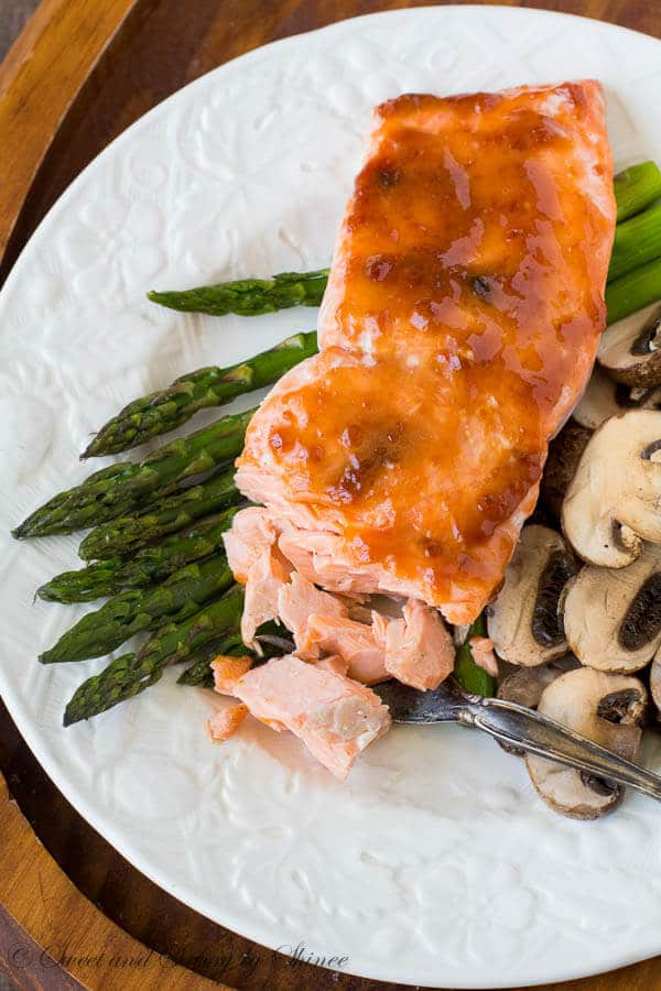 Spicy apricot salmon with roasted asparagus and mushrooms - light and nutritious dinner bursting with flavor! All it takes is one sheet pan, five ingredients, and less than 30 minutes! Quick n' simple doesn't have to be bland. 