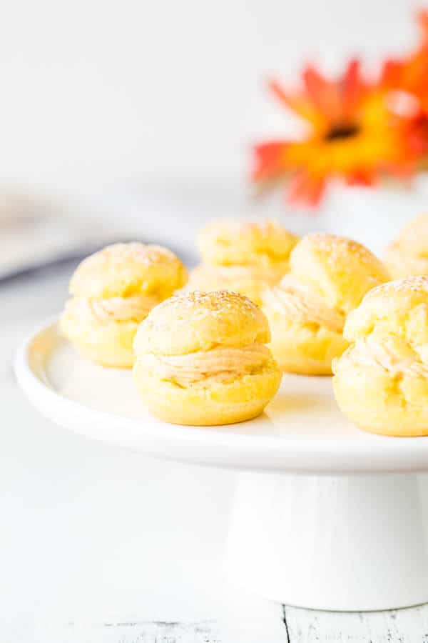 Move over pumpkin pie, pumpkin cream puffs are in town! Super light crust meets dreamy soft and smooth pumpkin filling, match made in the kitchen...