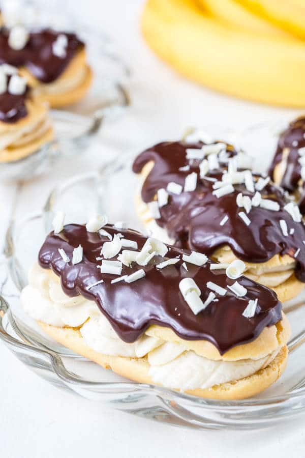 Banana Cream Pie Eclairs - the same delicious banana cream pie flavors, but in a dainty pastry form! So indulgent and so good!