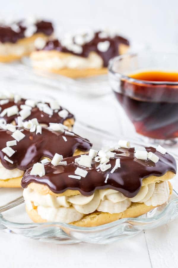 Banana Cream Pie Eclairs - the same delicious banana cream pie flavors, but in a dainty pastry form! So indulgent and so good!
