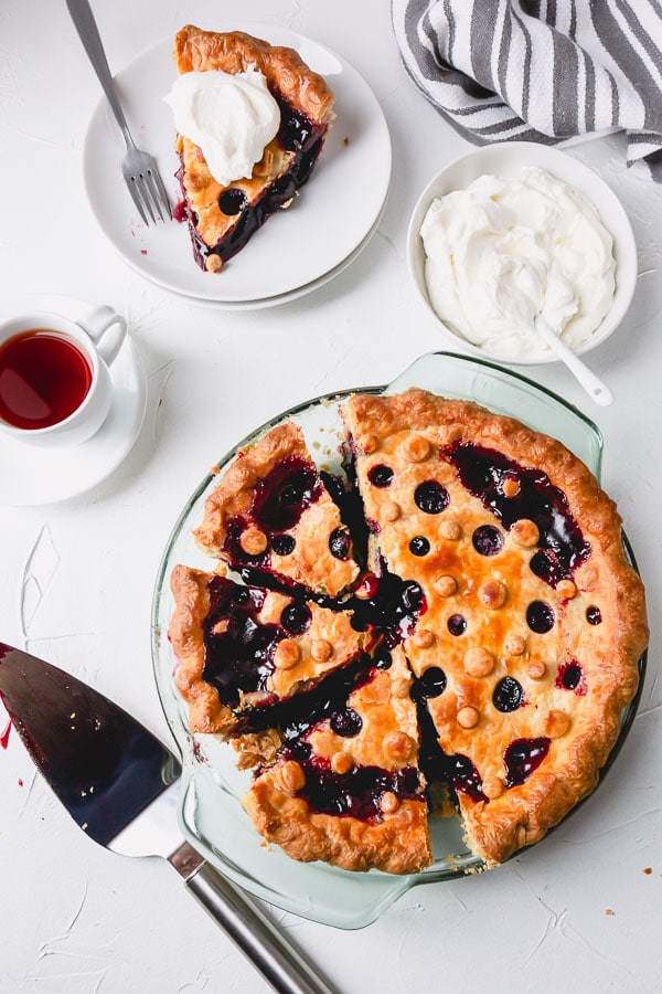 Got cherries? Make this delicious cherry pie recipe and you won't regret it one bit!! #cherrypie