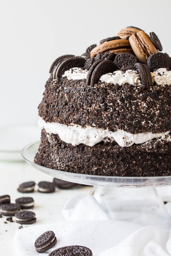 Massively impressive and tall, this Oreo Ice Cream Freak Cake is a showstopper! And you only need less than 15 minutes to put it together.