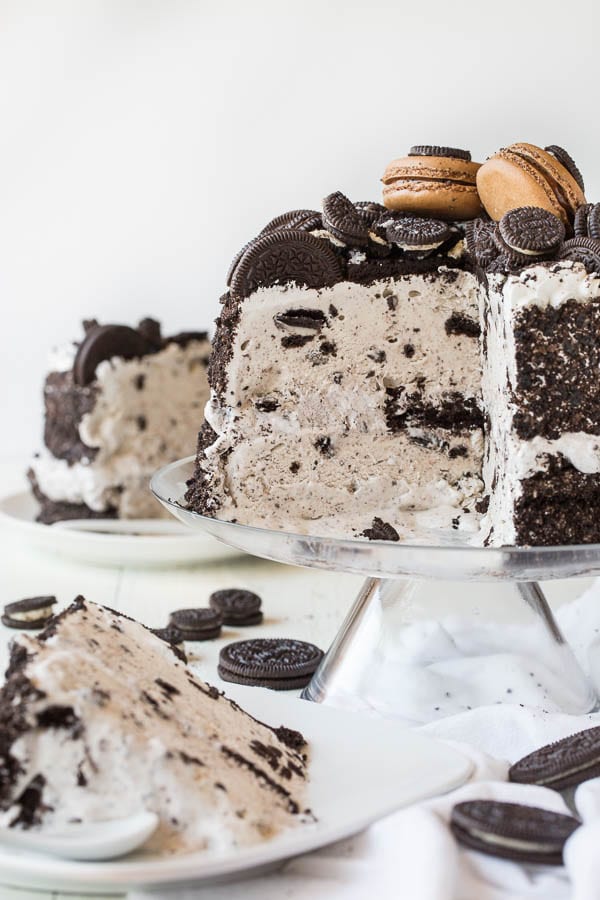 Massively impressive and tall, this Oreo Ice Cream Freak Cake is a showstopper! And you only need less than 15 minutes to put it together.