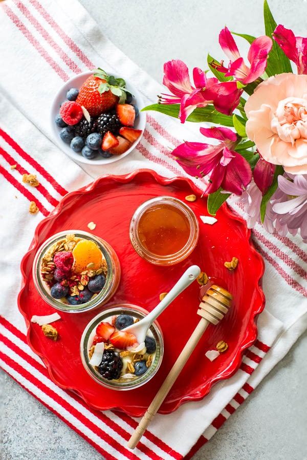 Throwing Spring brunch for a special occasion? Well, I have a great idea for you! Effortless, yet chic this colorful make-your-own-parfait bar is easy to put together and is sure to impress. #brunch #yogurtparfaitbar #brunchmenu #bridalshower #springbabyshower