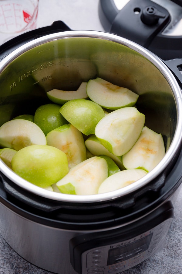 Quartered and cored Granny Smith apples in an Instant Pot