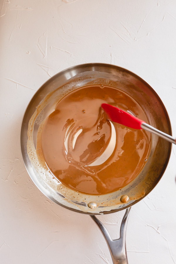 Knowing how to make a roux is one of the most useful kitchen skills you can learn! A roux is used as a base or thickening agent for many dishes like gravies, sauces and soups. #roux #howto #soupstarter 