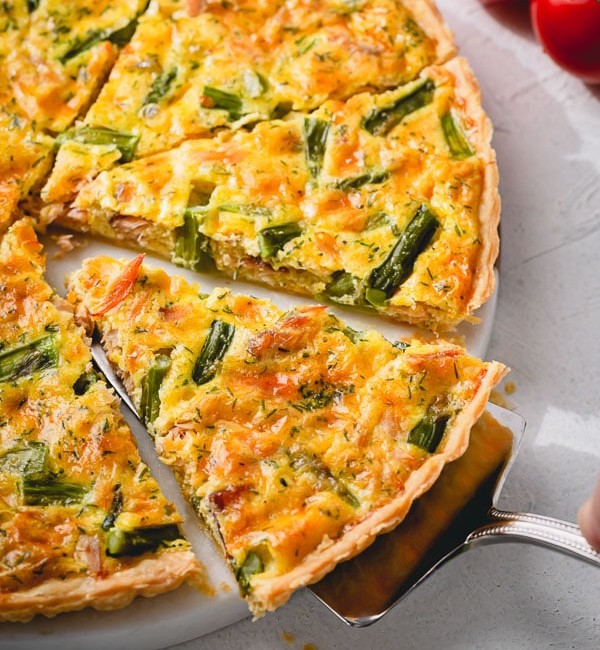 Smoked salmon quiche with creamy soft custard and fresh asparagus and dill - a perfect brunch for special occasions or a nice light dinner served with fresh green salad. #smokedsalmonquiche #quiche