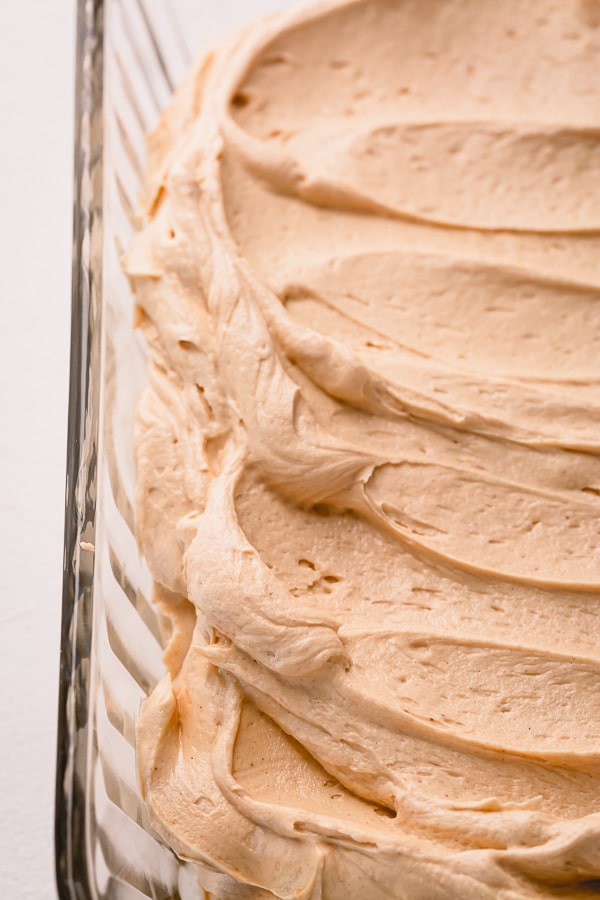 Seriously addicting peanut butter buttercream frosting - insanely delicious paired with chocolate cake, or cupcake, or brownies!! Learn the secret to light and fluffy peanut frosting you'll ever taste. #peanutbutter #peanutbutterfrosting #peanutbutterbuttercream #frostingrecipe