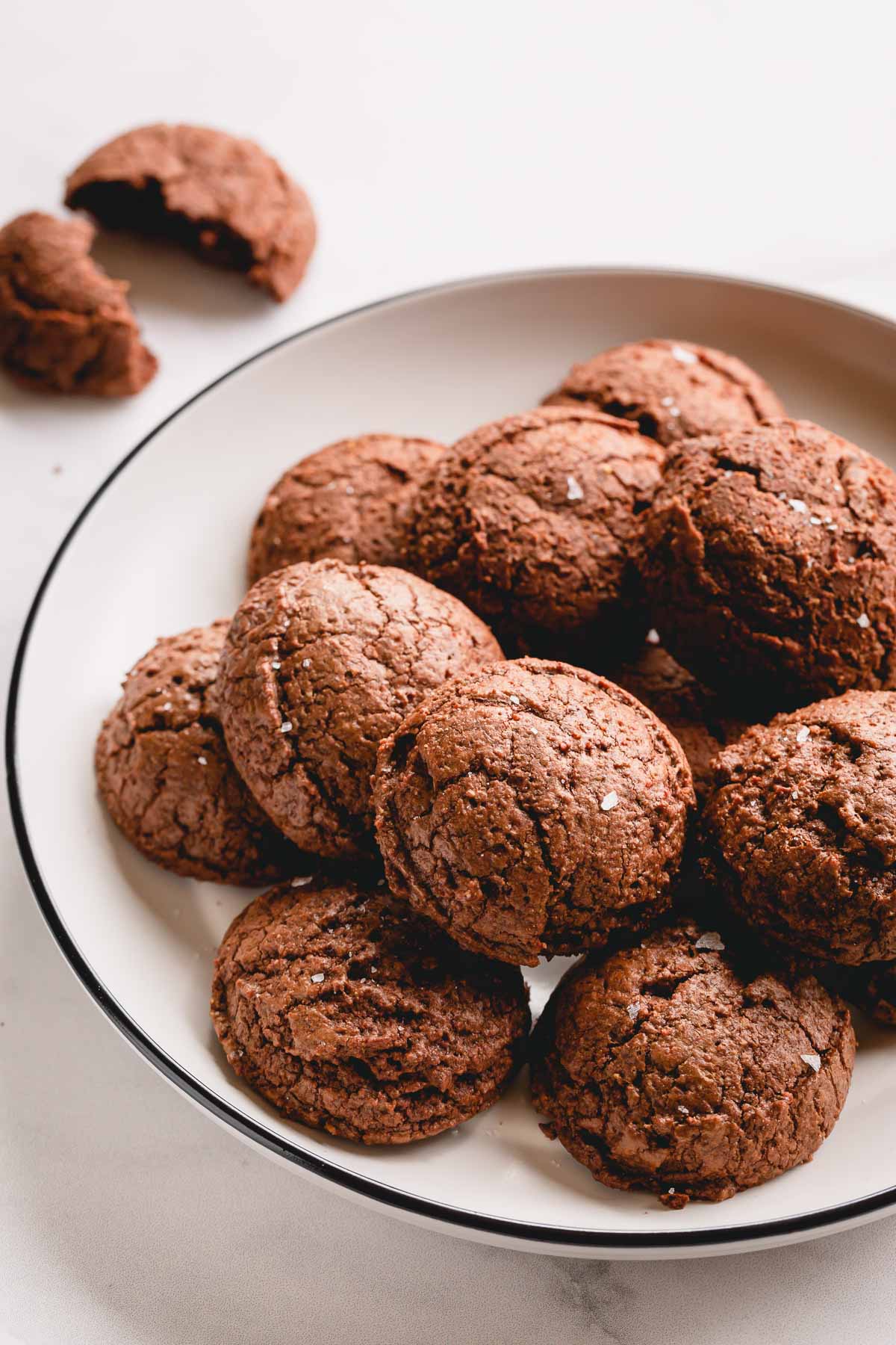 A plate of brownie cookies.