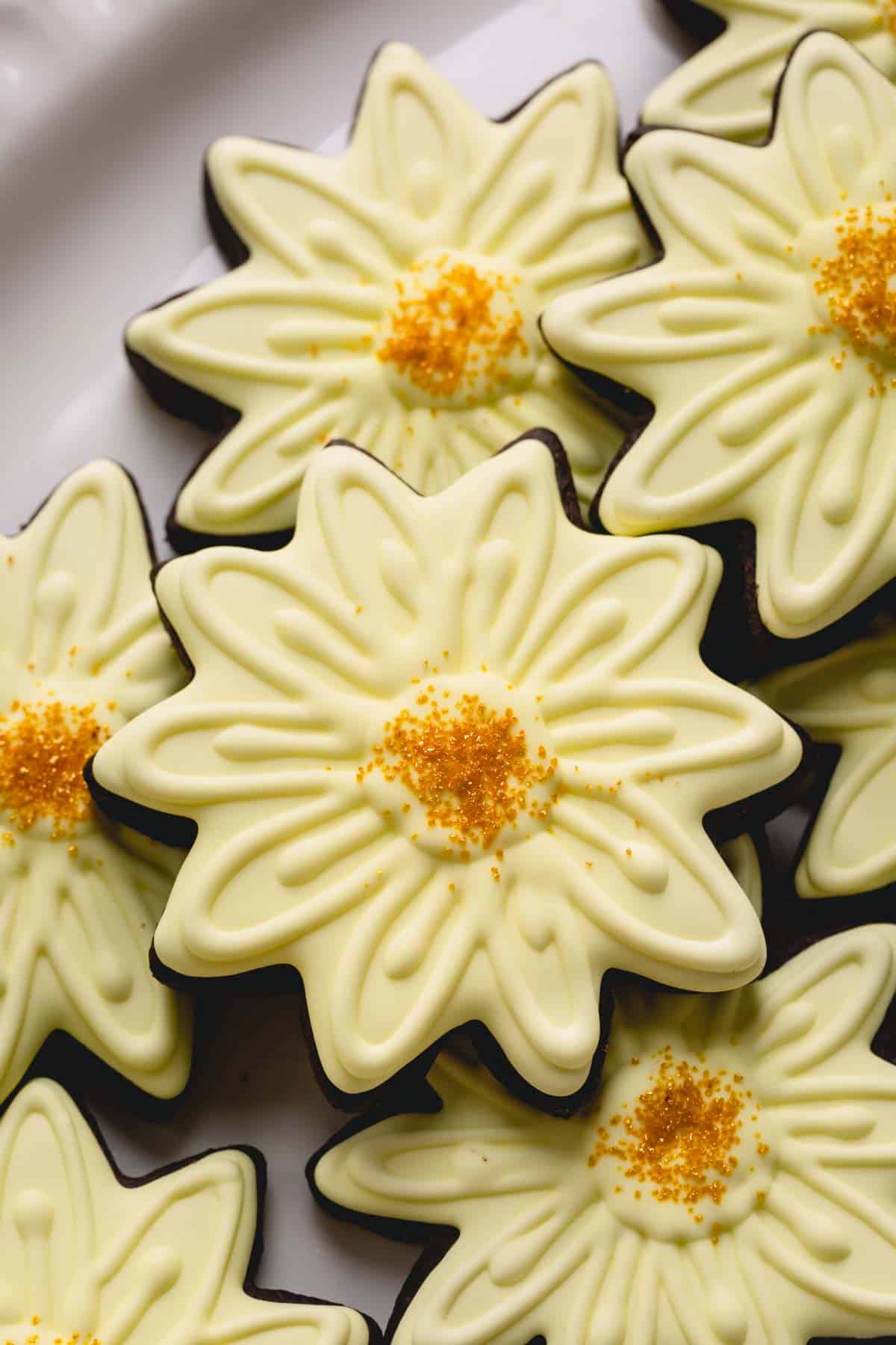 Royal icing decorated cookies like daisies.