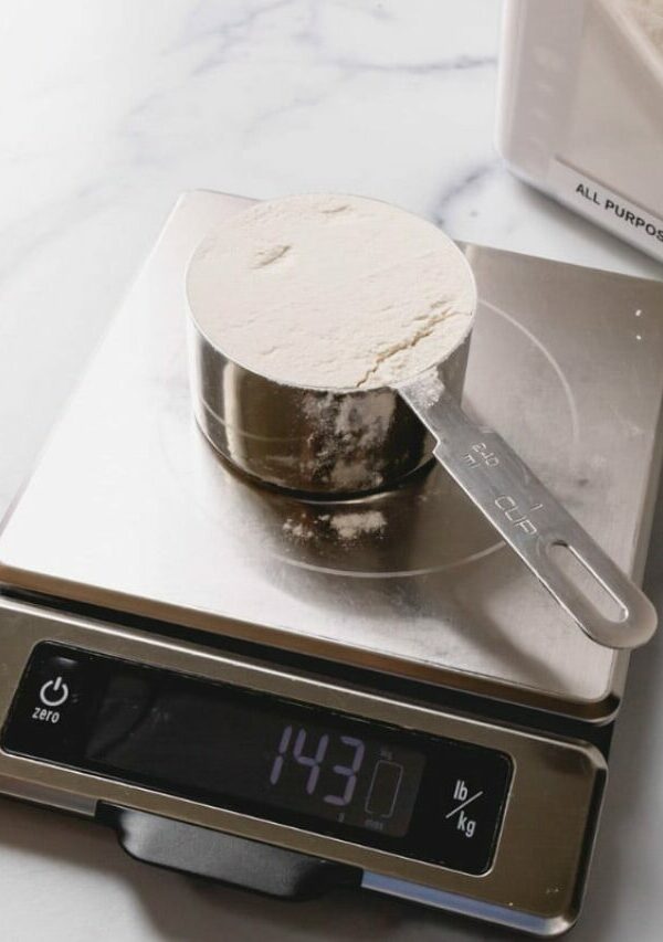 How-to-properly-measure-flour-for-baking-2